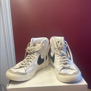 Nike Men’s Blazer Mid ‘77 Vintage Shoes